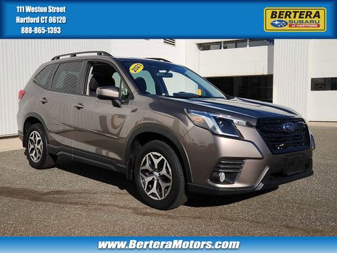 Used 2023 Subaru Forester Premium image 1