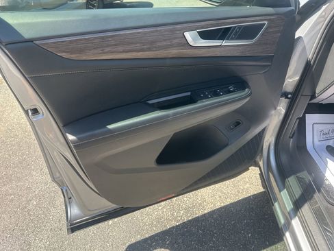 Used 2024 Volkswagen Atlas SEL AWD/4WD image 31