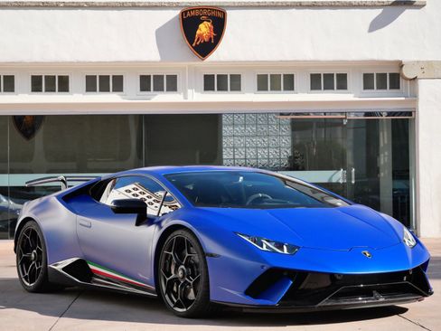 Used 2018 Lamborghini Huracan Performante image 1