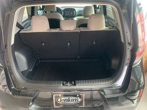 Used 2025 Kia Soul LX w/ LX Technology Package FWD image 16