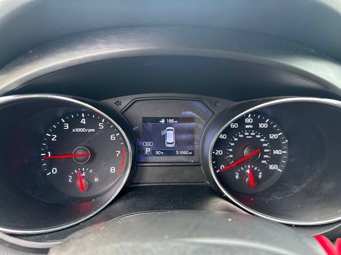 Used 2021 Kia Sedona EX FWD image 2