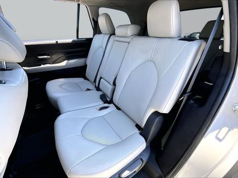 Used 2024 Toyota Grand Highlander AWD image 20
