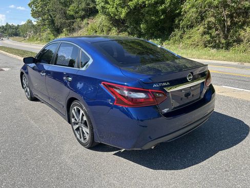 Used 2017 Nissan Altima 2.5 SR w/ LED Appearance Package FWD image 6