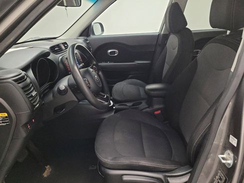 Used 2019 Kia Soul + image 17