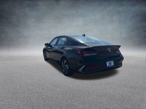 Used 2025 Hyundai Elantra Sport FWD image 19
