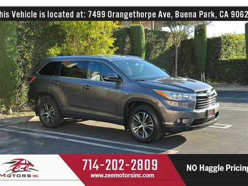 Used 2016 Toyota Highlander XLE AWD/4WD image 4
