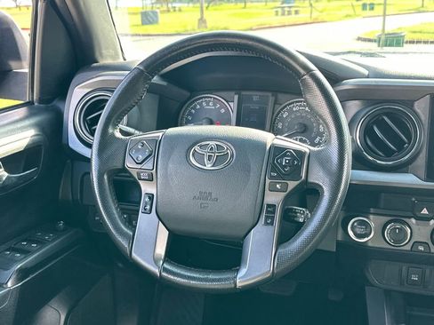 Used 2019 Toyota Tacoma TRD Off-Road image 19
