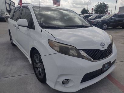 Used 2014 Toyota Sienna SE