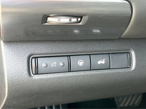 Used 2024 Nissan Pathfinder SL AWD/4WD image 23