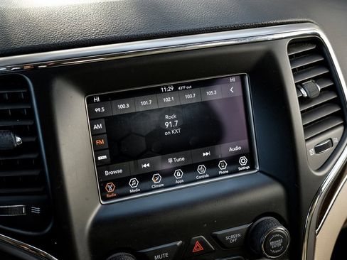 Used 2018 Jeep Grand Cherokee Limited image 6