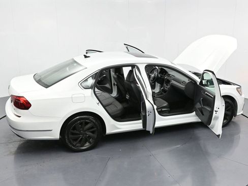 Used 2018 Volkswagen Passat 2.0T SE image 37