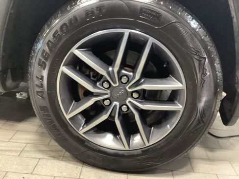 Used 2019 Jeep Grand Cherokee Limited image 25