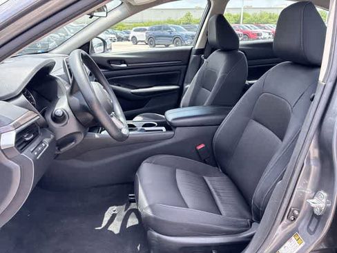 Used 2024 Nissan Altima 2.5 SV FWD image 17