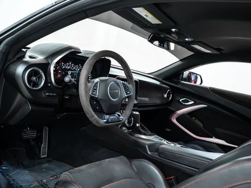 Used 2018 Chevrolet Camaro ZL1 RWD image 19