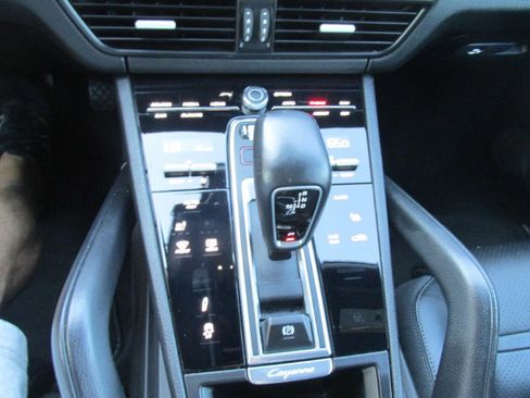 Used 2020 Porsche Cayenne image 43