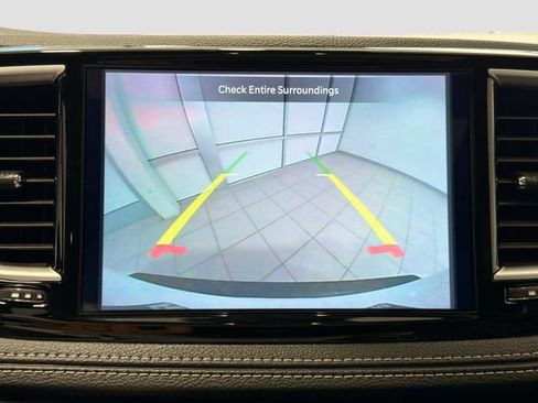 Used 2025 Chrysler Pacifica Limited FWD image 13