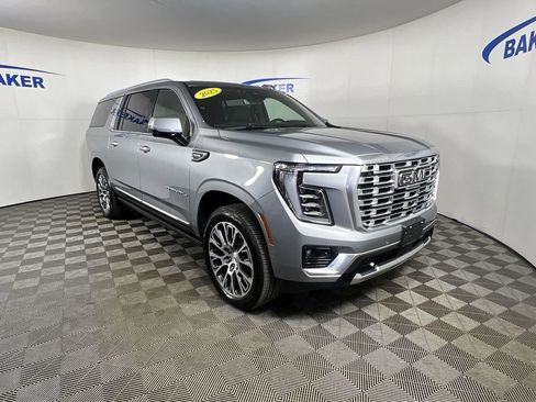 Used 2025 GMC Yukon XL Denali w/ Denali Reserve Package image 2