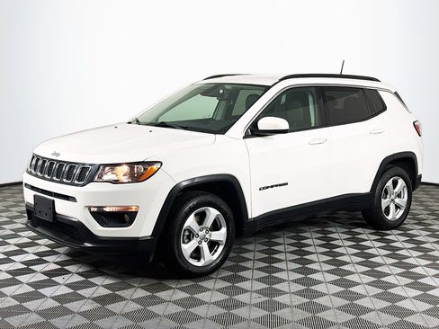 Used 2018 Jeep Compass Latitude w/ Popular Equipment Group image 4