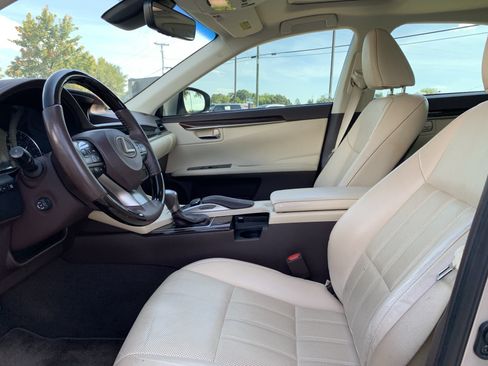 Used 2018 Lexus ES 350 w/ Luxury Package w/Wood Trim FWD image 16