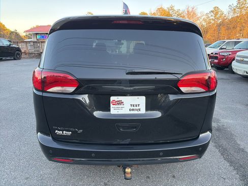 Used 2020 Chrysler Pacifica Touring w/ S Appearance Package image 5