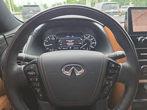 Used 2023 INFINITI QX80 Sensory w/ All-Season Package AWD/4WD image 11