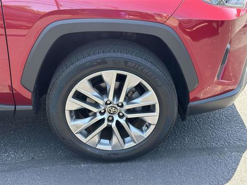 Used 2022 Toyota RAV4 XLE Premium FWD image 9