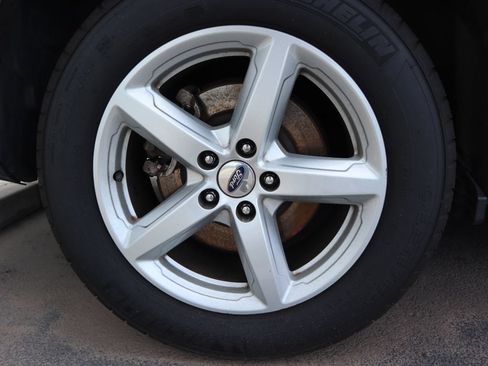 Used 2019 Ford Explorer XLT w/ Equipment Group 202A FWD image 17