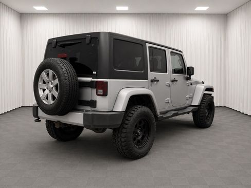 Used 2014 Jeep Wrangler Unlimited Sahara w/ Connectivity Group AWD/4WD image 3
