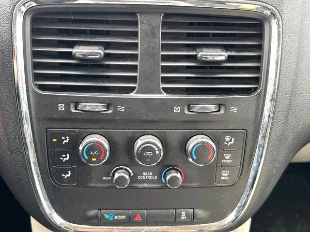 Used 2016 Dodge Grand Caravan SXT FWD image 21