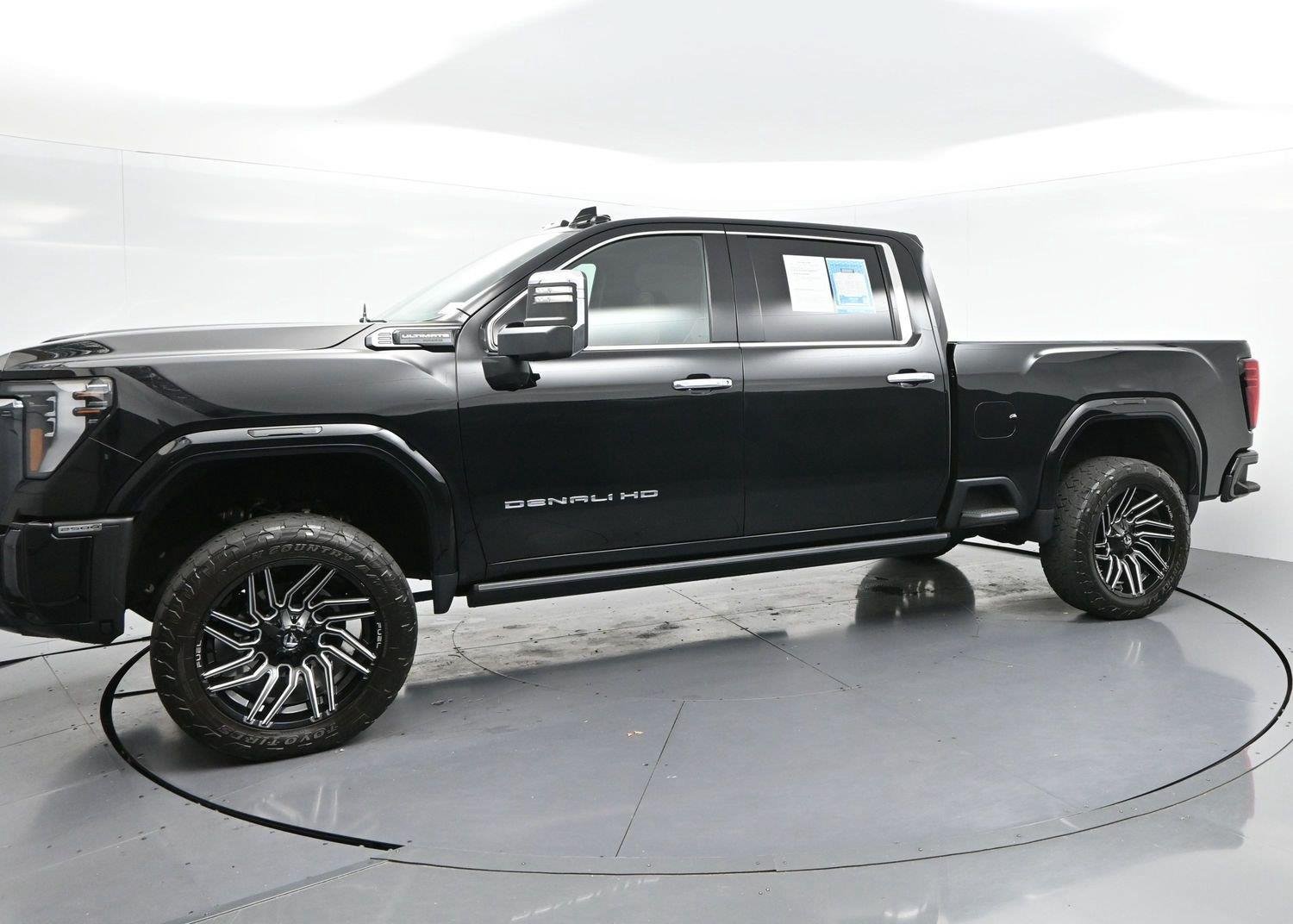 Used 2024 GMC Sierra 2500 Denali Ultimate AWD/4WD image 4