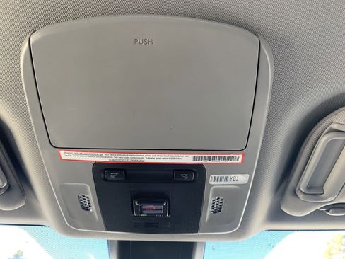 Used 2022 Toyota Camry SE image 31