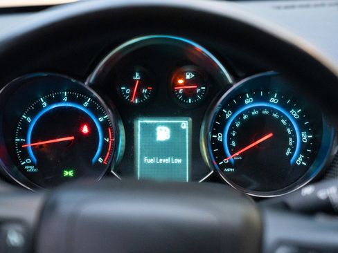 Used 2016 Chevrolet Cruze LT w/ Sun, Sound and Sport Package image 37