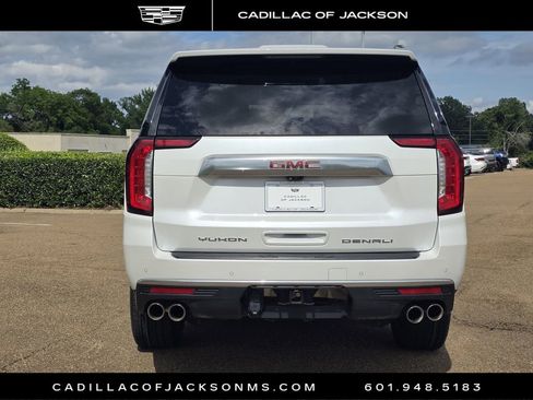 Used 2022 GMC Yukon XL Denali w/ Denali Ultimate Package AWD/4WD image 6