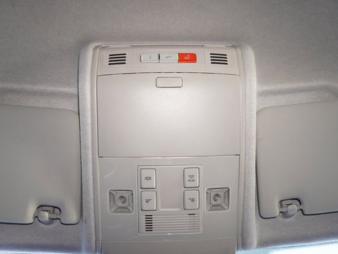 Used 2022 Volkswagen Tiguan SE image 21