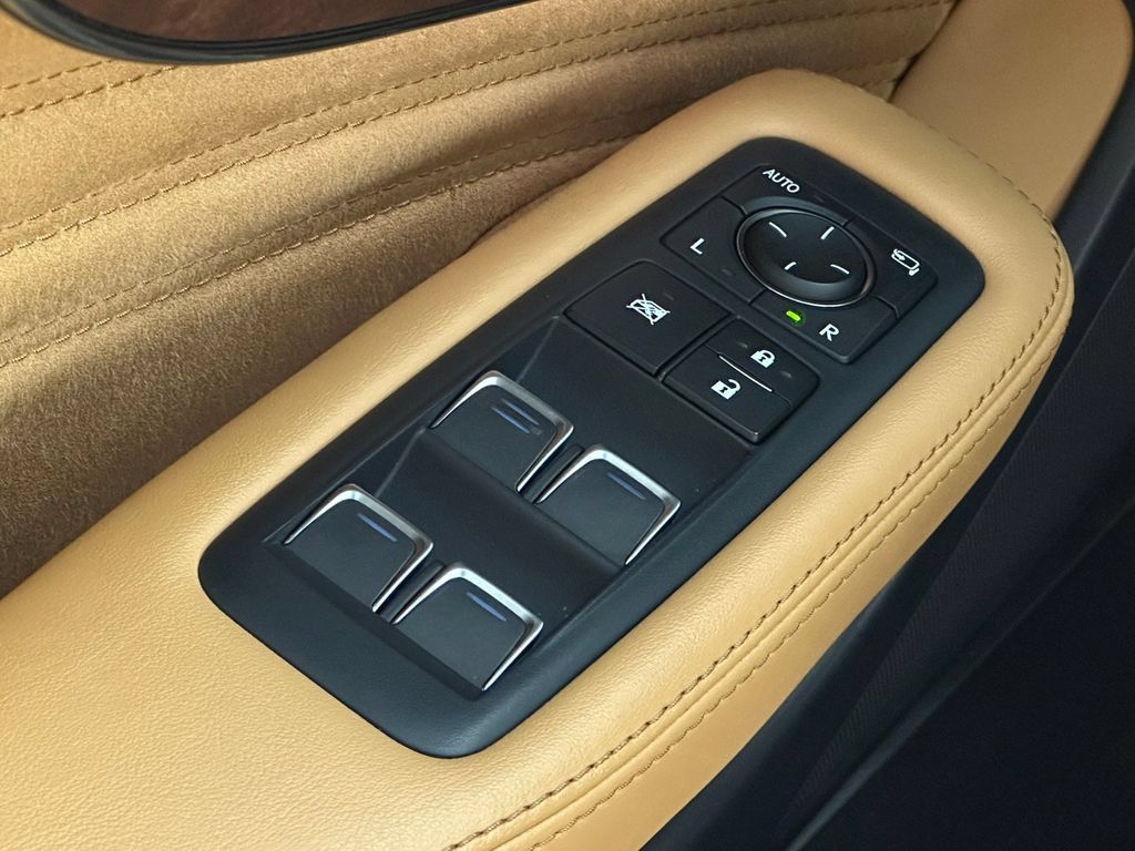 Used 2022 Lexus LS 500 AWD image 35