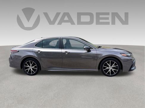 Used 2024 Toyota Camry SE FWD image 19
