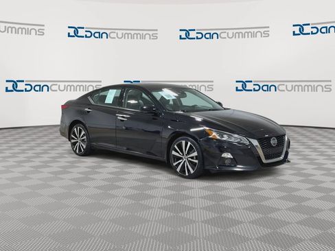 Used 2022 Nissan Altima 2.5 Platinum AWD/4WD image 2