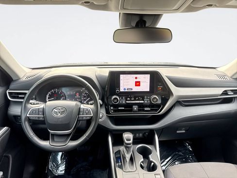 Used 2023 Toyota Highlander LE FWD image 21
