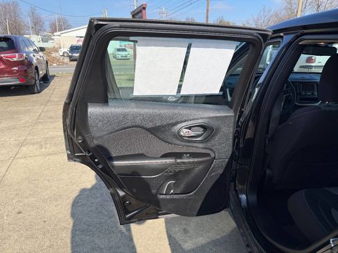 Used 2014 Jeep Cherokee Sport image 8