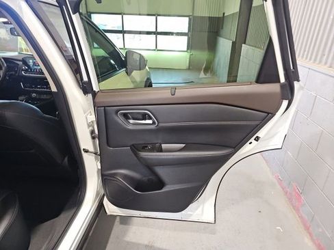Used 2023 Nissan Rogue Platinum AWD/4WD image 22