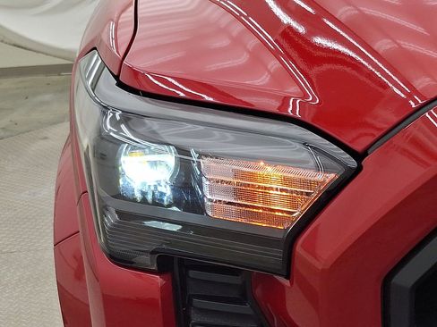 Certified 2025 Toyota Tacoma SR5 AWD/4WD image 32