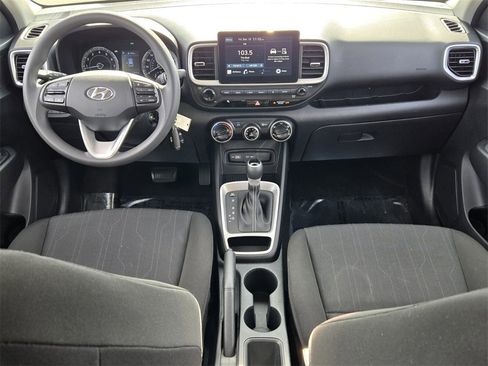 Certified 2022 Hyundai Venue SE image 12