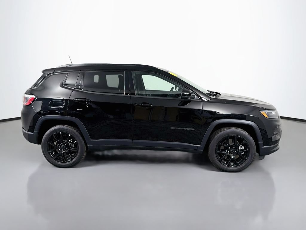 New 2026 Jeep Compass Latitude w/ Sun and Sound Group AWD/4WD image 8