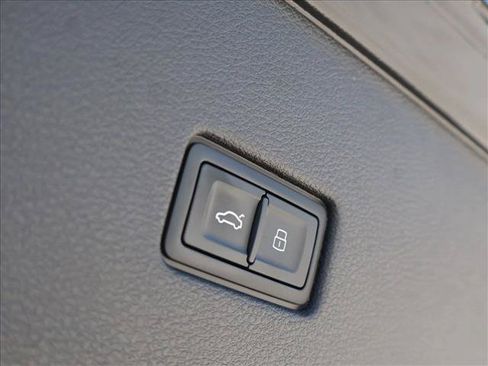 Used 2022 Audi Q8 Premium Plus AWD/4WD image 7