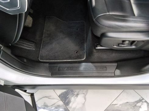 Used 2019 Land Rover Range Rover Sport SE image 11