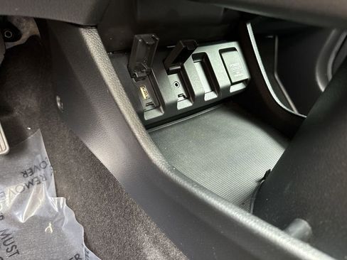 Used 2017 Honda HR-V LX image 53