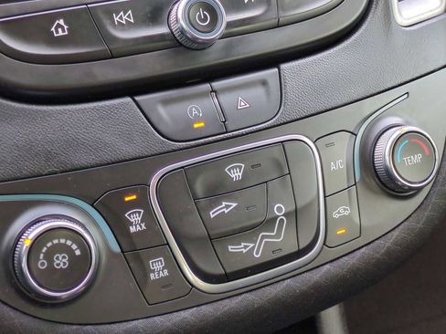 Used 2022 Chevrolet Malibu LS image 18