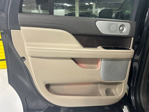 Used 2022 Lincoln Navigator L Reserve image 22