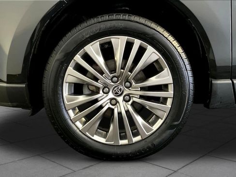 Certified 2023 Toyota Venza XLE AWD/4WD image 20
