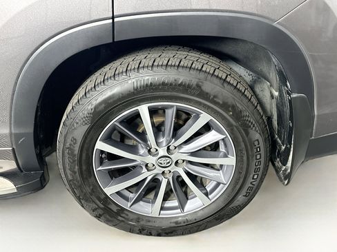 Used 2017 Toyota Highlander XLE image 11